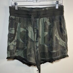 Stylish Camouflage Women's Cargo Shorts